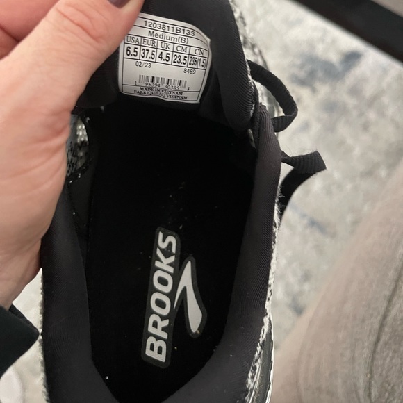 Brooks Adrenaline GTS Sneakers - Black and White - Picture 3 of 7
